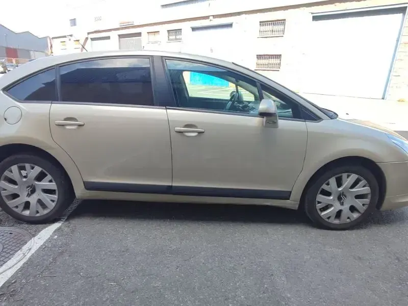 Usado Citroën C4 110 CV (80 kW) 2006 Beige Berlina