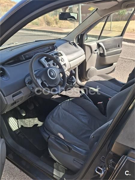 Usado Renault Scénic II Dynamique 105 CV (77 kW) 2008 Negro Monovolumen