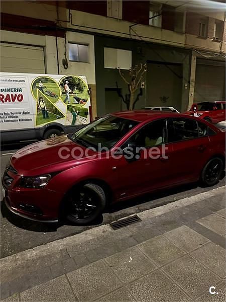 Usado Chevrolet Cruze LS 124 CV (91 kW) 2011 Rojo Berlina