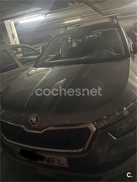 Usado Skoda Kamiq Ambition 110 CV (80 kW) 2023 Gris / plata SUV