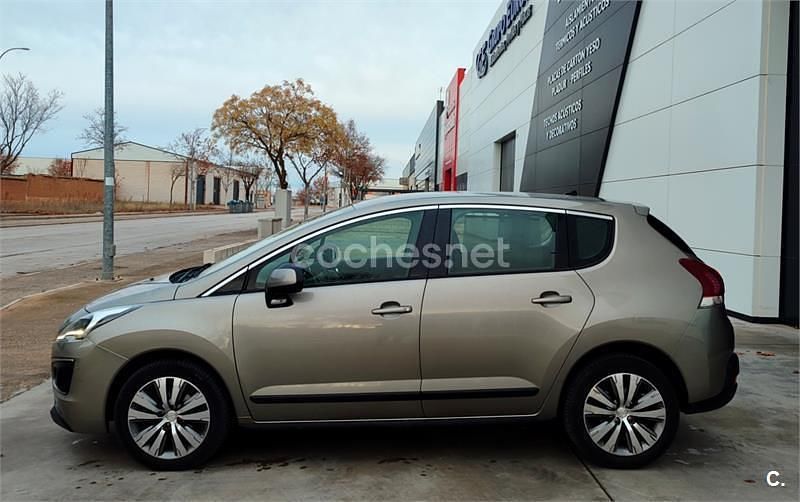 Usado Peugeot 3008 Access 115 CV (84 kW) 2014 Beige Berlina