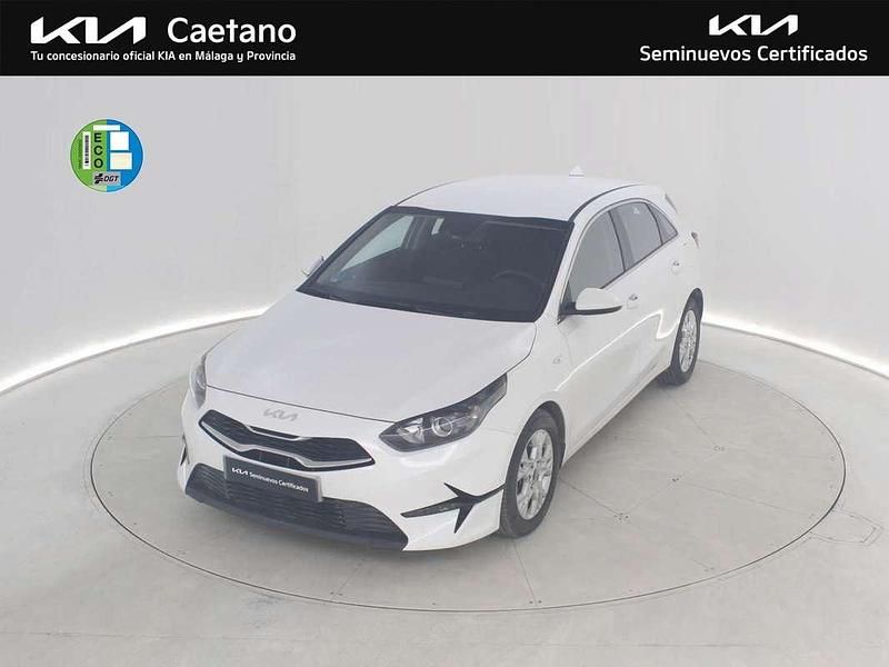 Blanco Usado 2024 Kia Ceed Utilitario | 21.690 € (Un poco caro) - Imagen 1/4