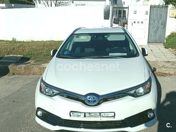 Usado Toyota Auris Hybrid Active 136 CV (100 kW) 2017 Blanco Familiar
