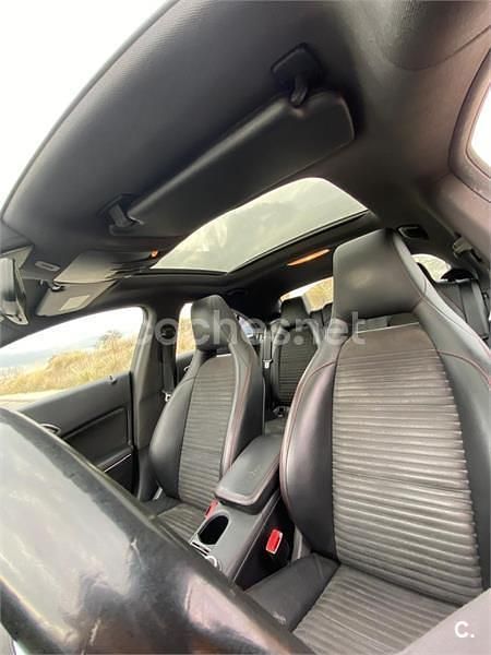 Usado Mercedes CLA220 Urban 170 CV (125 kW) 2013 Gris / plata Berlina