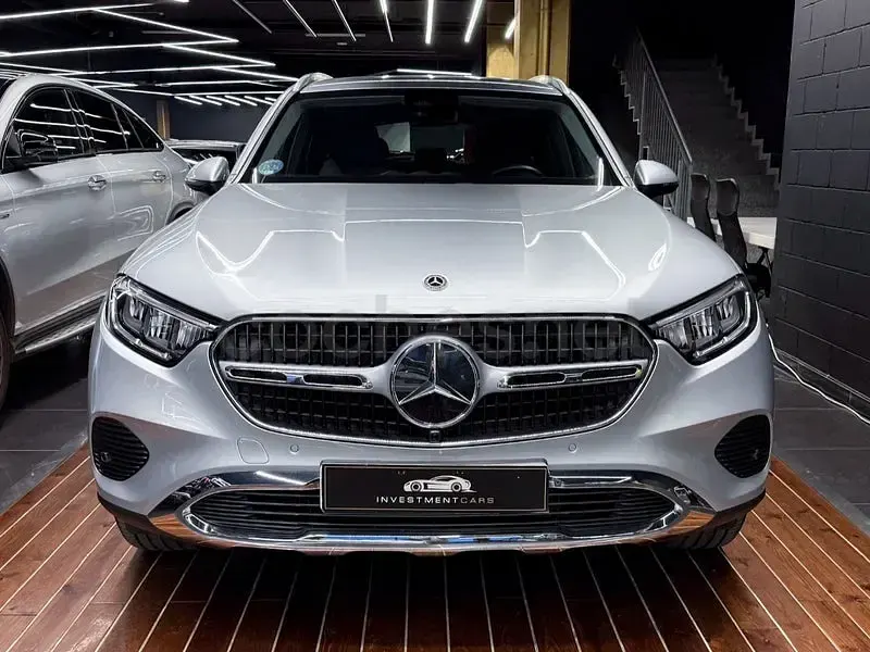 Usado Mercedes GLC200 204 CV (150 kW) 2023 Gris / plata SUV