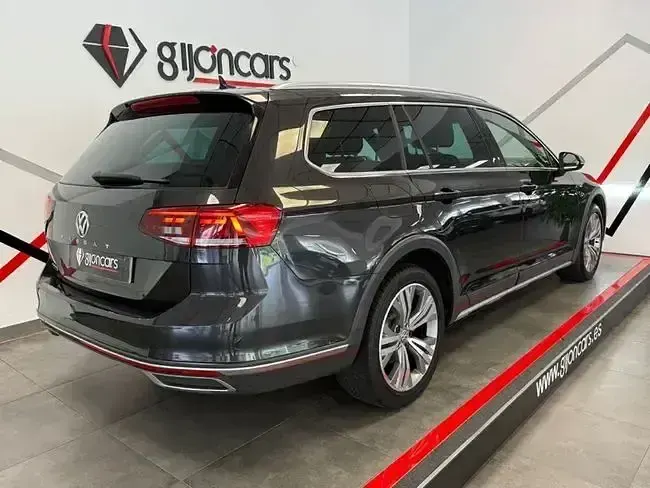 Usado VW Passat Alltrack 190 CV (139 kW) 2020 Gris / plata Familiar