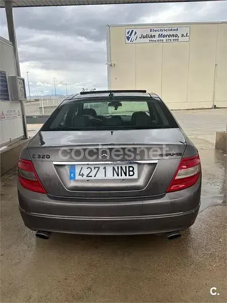 Usado Mercedes C320 Avantgarde 224 CV (164 kW) 2007 Gris / plata Berlina