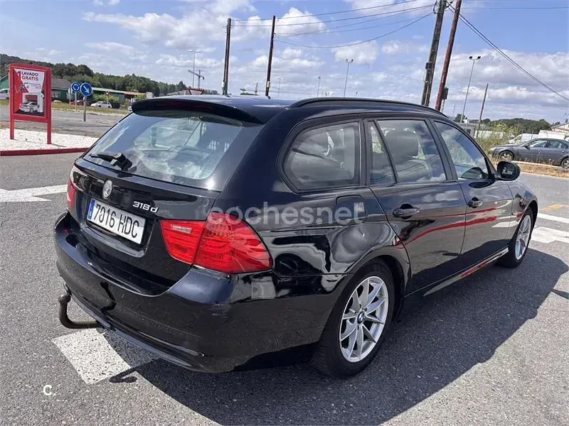 Usado BMW 318 143 CV (105 kW) 2011 Negro Familiar
