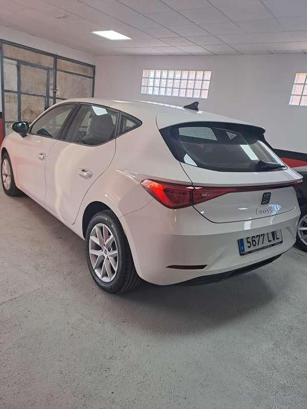 Usado Seat Leon ST Reference 116 CV (85 kW) 2022 Blanco Familiar