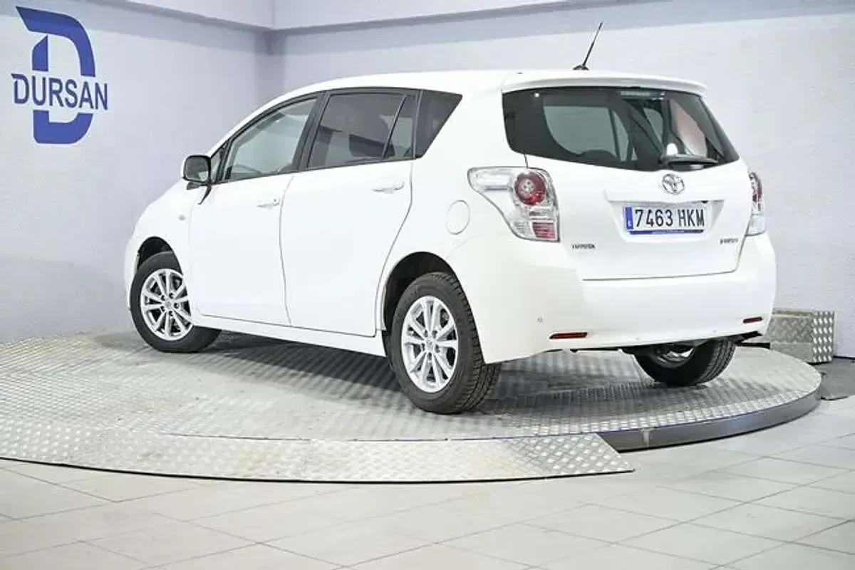 Usado Toyota Verso Active 132 CV (97 kW) 2012 Blanco Monovolumen