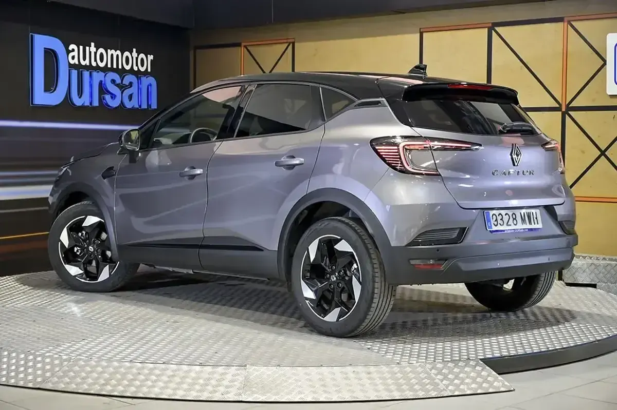 Usado Renault Captur Techno 140 CV (102 kW) 2024 Gris / plata SUV