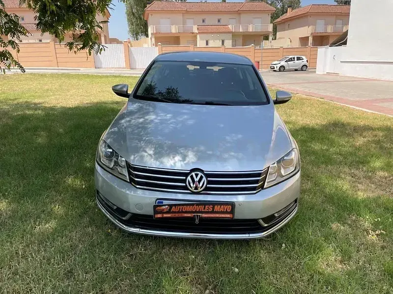 Usado VW Passat Advance 105 CV (77 kW) 2014 Gris / plata Berlina