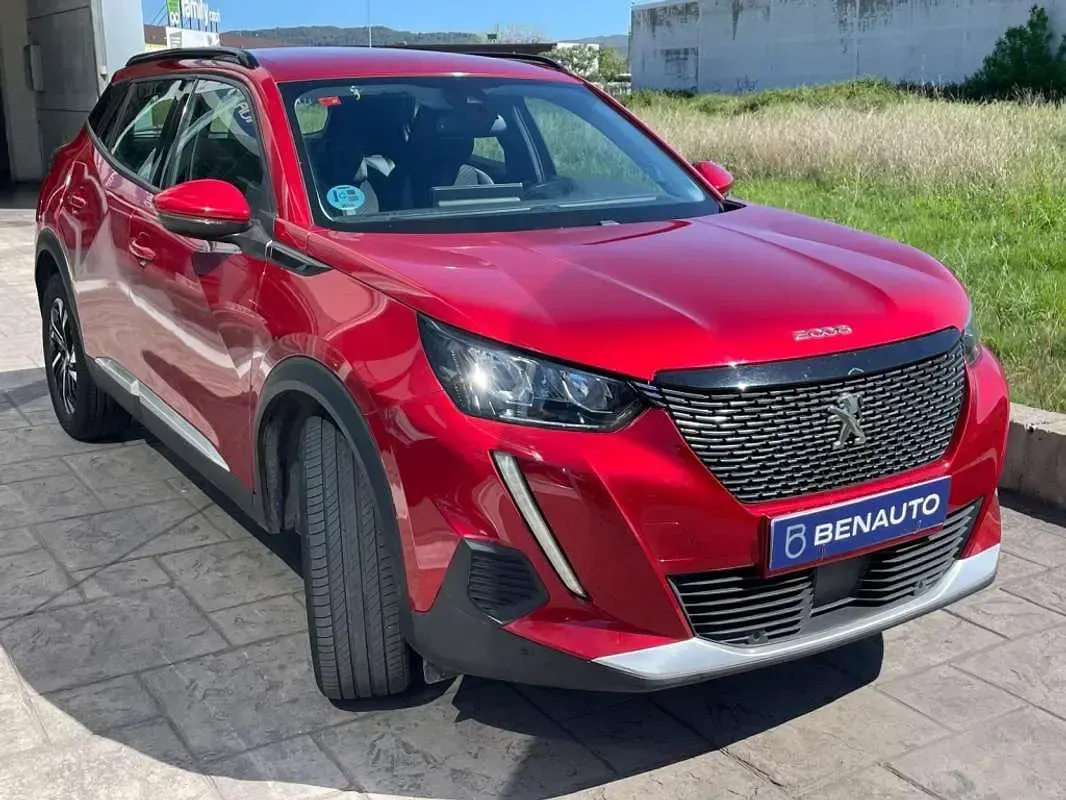 Usado Peugeot 2008 Allure 131 CV (96 kW) 2019 Rojo SUV