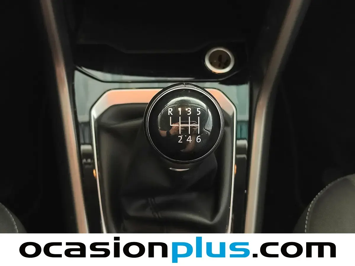 Usado VW T-Roc Advance 110 CV (80 kW) 2021 Gris SUV