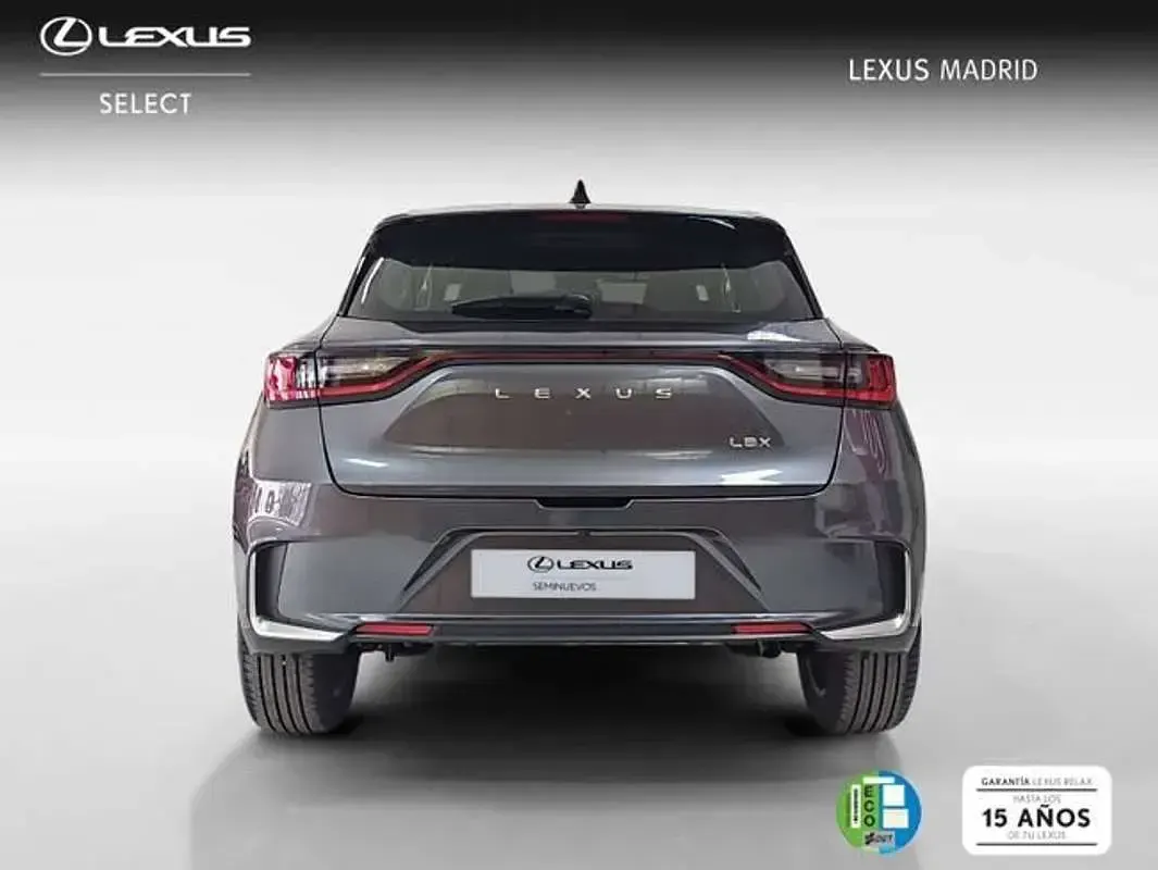 Usado Lexus LBX 136 CV (100 kW) 2025 Gris SUV