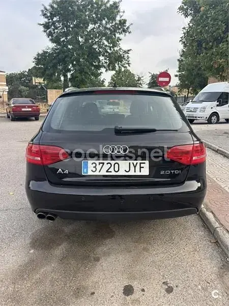 Usado Audi A4 120 CV (88 kW) 2010 Negro Familiar