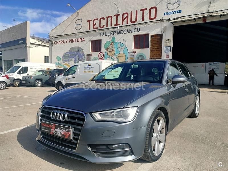 Gris / plata Usado 2013 Audi A3 Sportback Attraction Utilitario | 12.700 € (Caro) - Imagen 1/4