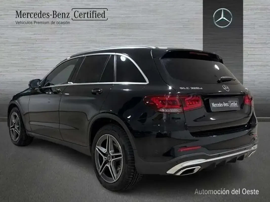 Käytetty Mercedes GLC300 AMG line 247 HP (181 kW) 2021 Musta Katumaasturi