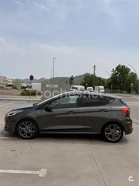 Usado Ford Fiesta ST-Line 95 CV (69 kW) 2020 Gris / plata Utilitario