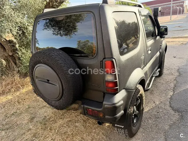 Usado Suzuki Jimny 86 CV (63 kW) 2009 Negro SUV