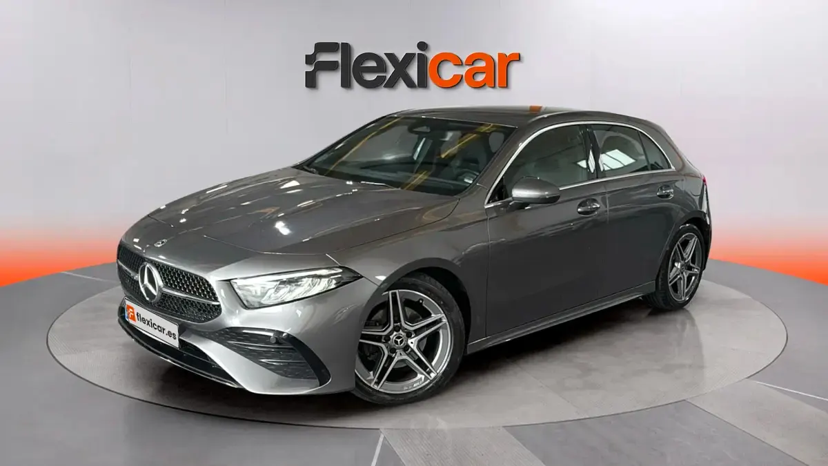 Usado Mercedes A180 116 CV (85 kW) 2023 Gris Berlina