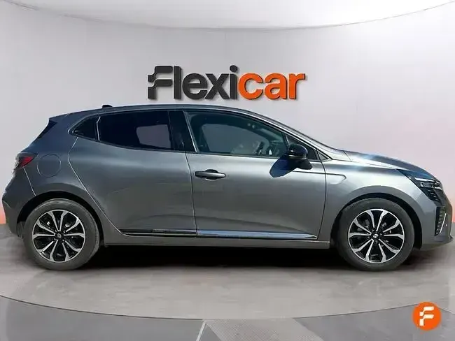 Usado Renault Clio Techno 90 CV (66 kW) 2024 Gris Utilitario