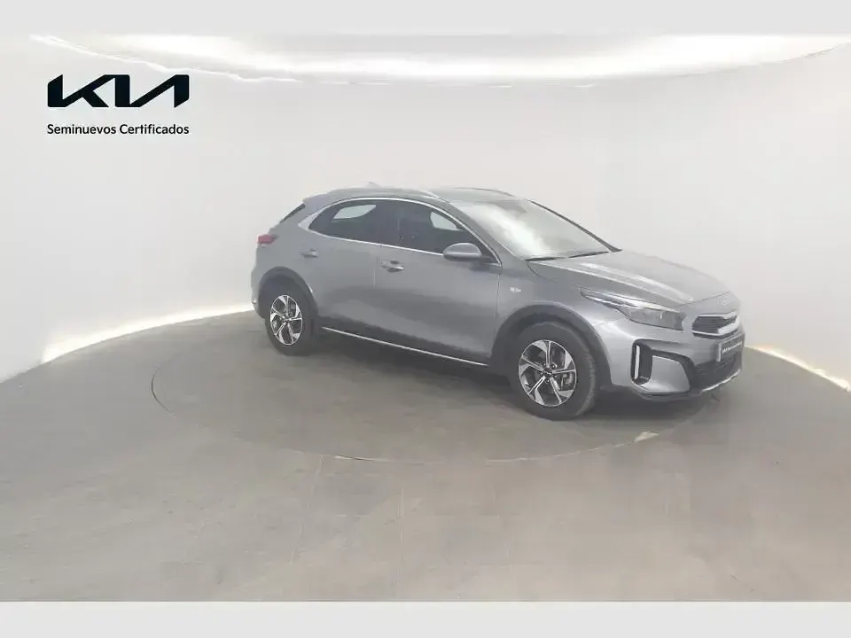 Usado Kia XCeed 100 CV (73 kW) 2025 Gris / plata SUV