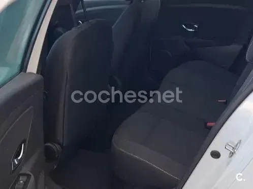 Usado Renault Mégane GrandTour LIMITED 110 CV (80 kW) 2015 Blanco Familiar
