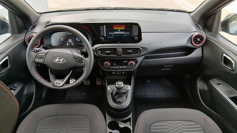 Usado Hyundai i10 N Line 79 CV (58 kW) 2025 Azul vibrante (techo negro) Utilitario