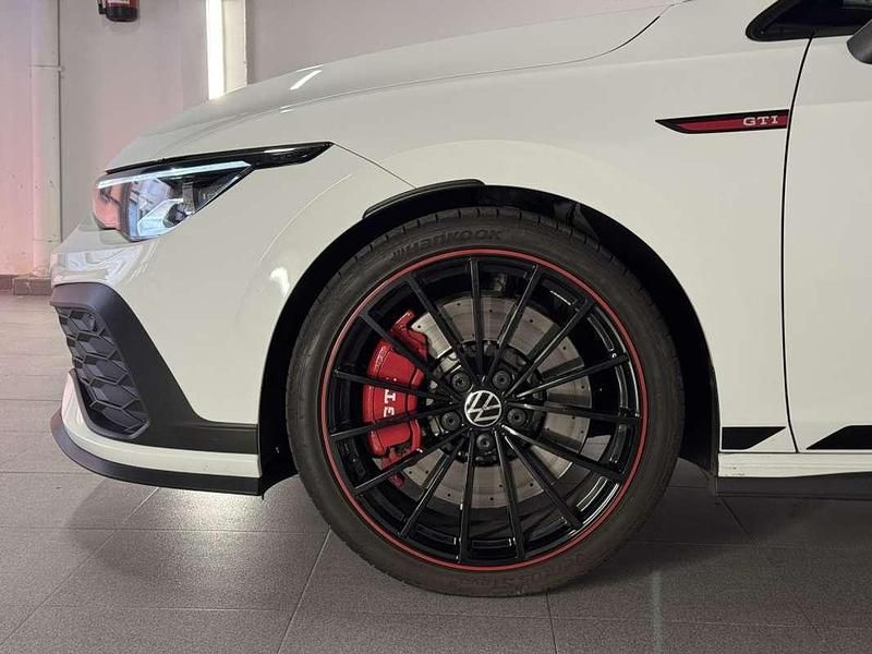 Usado VW Golf VIII GTI 300 CV (220 kW) 2023 Blanco Utilitario