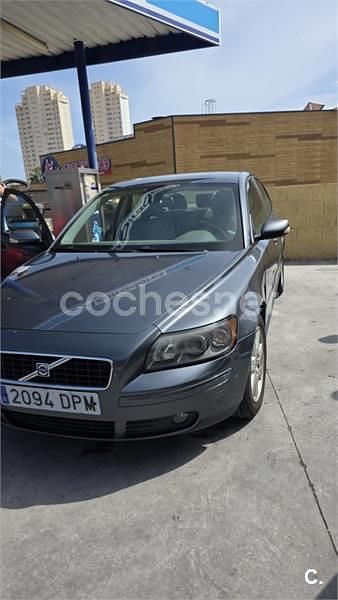 Usado Volvo S40 Momentum 136 CV (100 kW) 2005 Gris / plata Berlina
