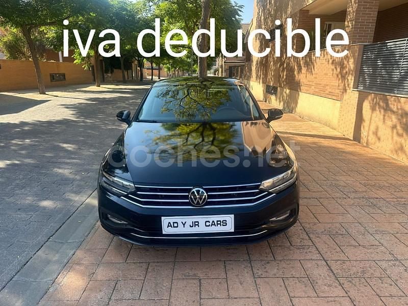 Negro Usado 2021 VW Passat Executive Berlina | 22.700 € (Precio justo) - Imagen 1/4