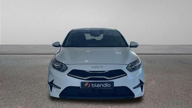 Usado Kia Ceed 120 CV (88 kW) 2023 Blanco Utilitario