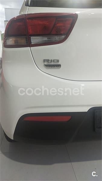 Begagnad Kia Rio 100 HK (73 kW) 2022 Vit Sedan