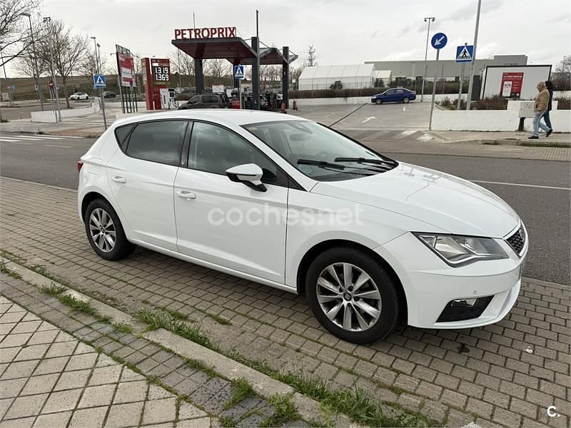 Usado Seat Leon Style 115 CV (84 kW) 2020 Blanco Berlina