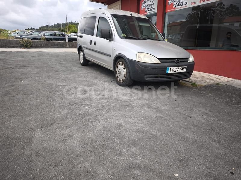 Gris / plata Usado 2009 Opel Combo Cosmo Monovolumen | 3599 € - Imagen 1/4
