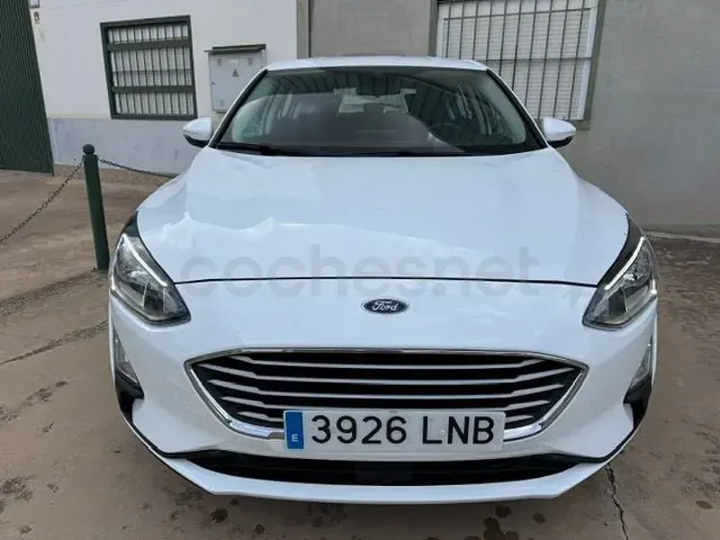 Usado Ford Focus Trend 120 CV (88 kW) 2021 Blanco Berlina