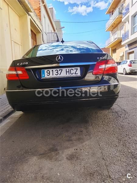 Usado Mercedes E220 Elegance 170 CV (125 kW) 2011 Negro Berlina
