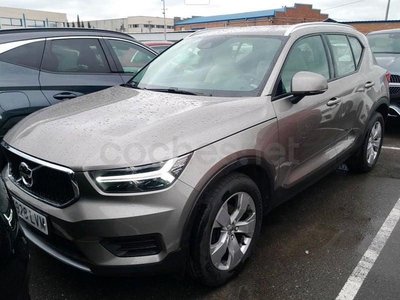 Usado Volvo XC40 Momentum 163 CV (119 kW) 2021 Gris / plata SUV