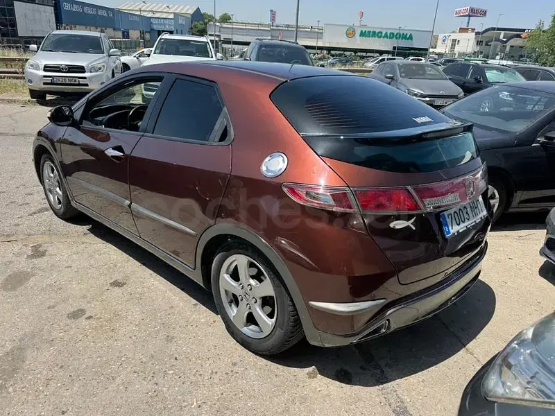Usado Honda Civic Trend 100 CV (73 kW) 2011 Marrón Berlina