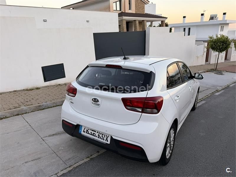 Käytetty Kia Rio 84 HP (61 kW) 2018 Valkoinen Sedan