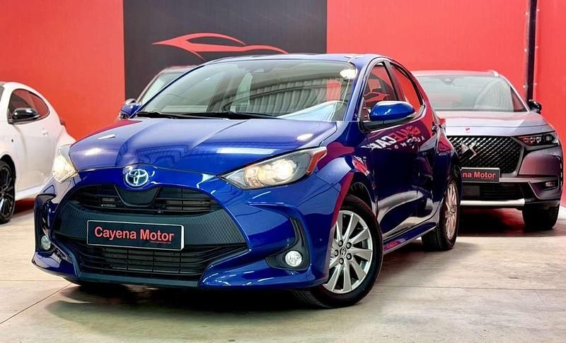 Usado Toyota Yaris Hybrid Active 116 CV (85 kW) 2024 Azul Utilitario