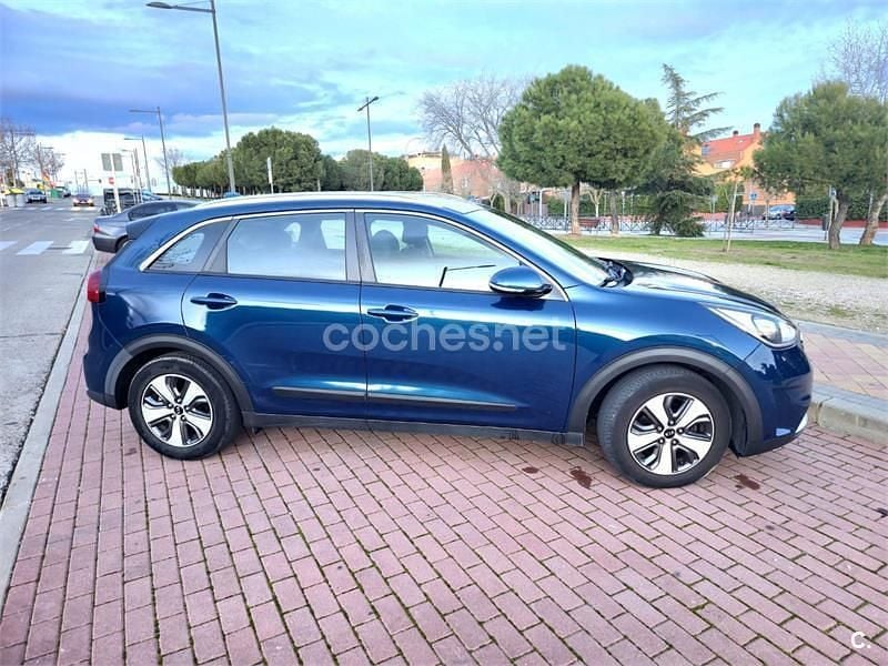 Używany Kia Niro 141 KM (103 kW) 2017 Niebieski SUV