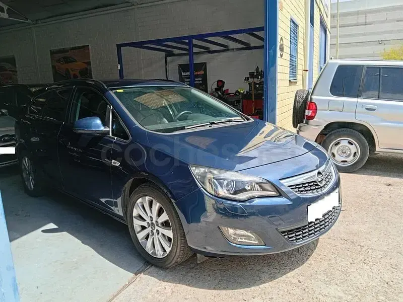 Usado Opel Astra Excellence 125 CV (91 kW) 2012 Azul Familiar