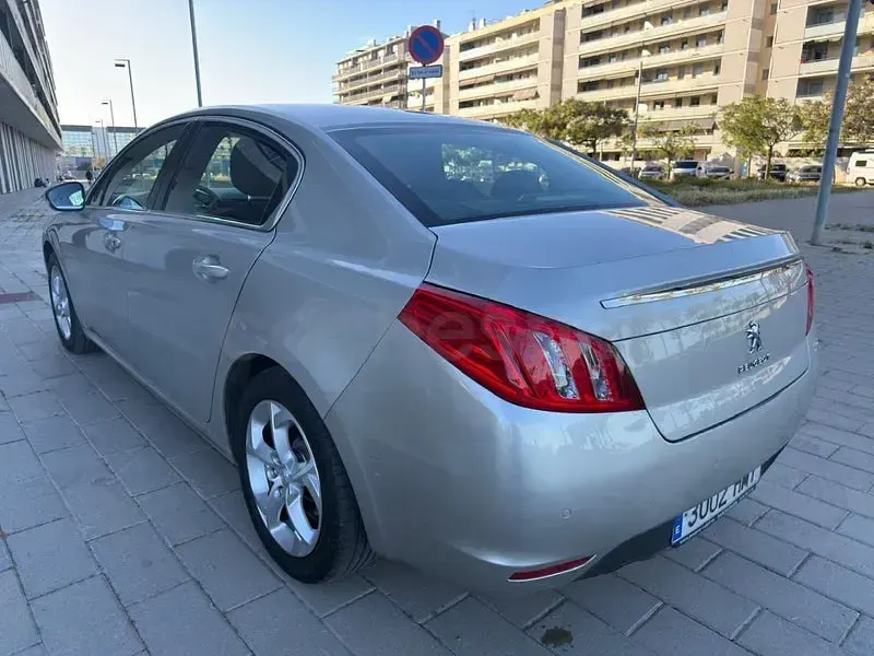 Usado Peugeot 508 Allure 140 CV (102 kW) 2012 Gris / plata Berlina