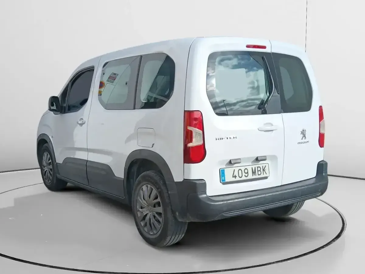 Usado Peugeot Rifter Active 102 CV (75 kW) 2022 Blanco Monovolumen