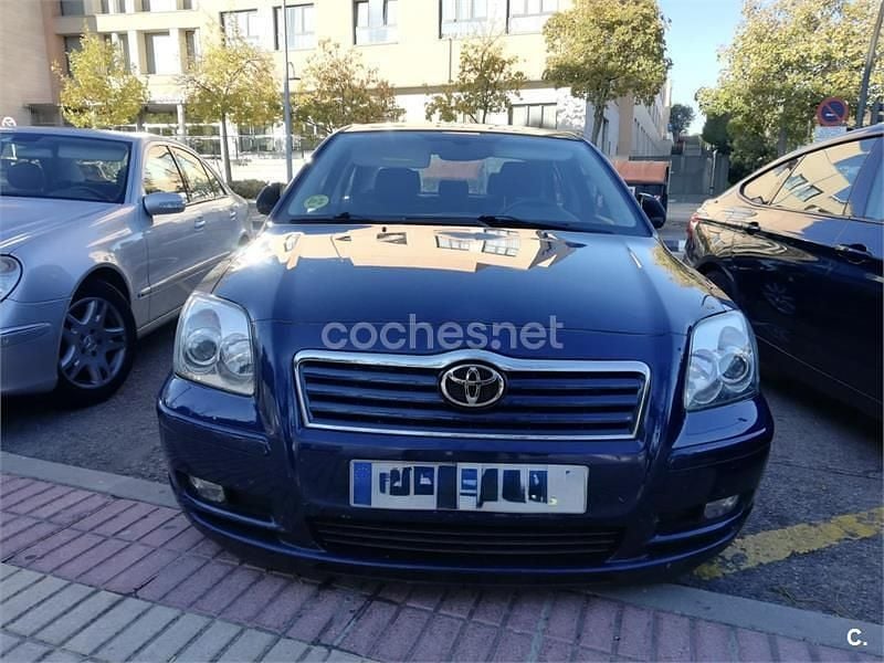 Usado Toyota Avensis Sol 129 CV (94 kW) 2005 Azul Berlina