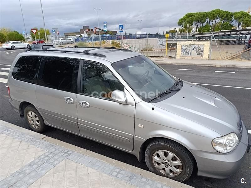 Usado Kia Carnival EX 144 CV (105 kW) 2005 Gris / plata Monovolumen
