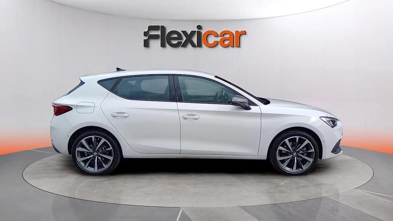 Usado Seat Leon FR 204 CV (150 kW) 2024 Blanco Utilitario