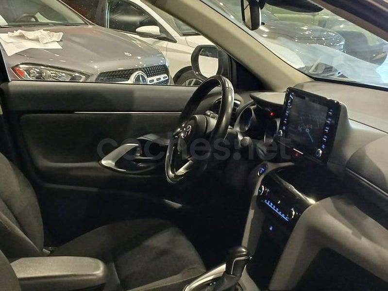 Usado Toyota Yaris Cross Style 116 CV (85 kW) 2022 Gris / plata SUV